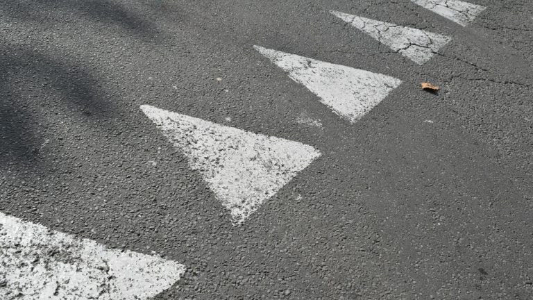 Triangle de remorquage : utilité, réglementation et conseils d’achat