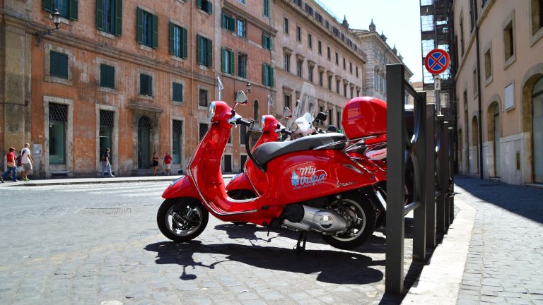 Vespa Primavera 50 : le charme italien au quotidien