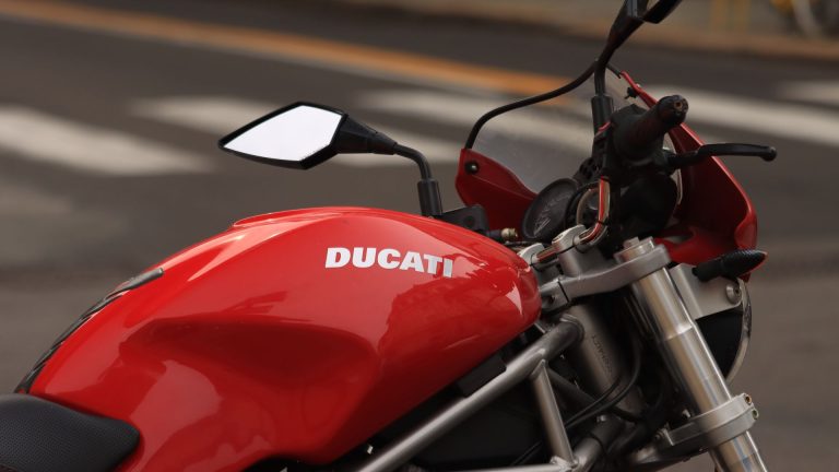 Ducati Panigale V4 : prix, puissance, vitesse et avis