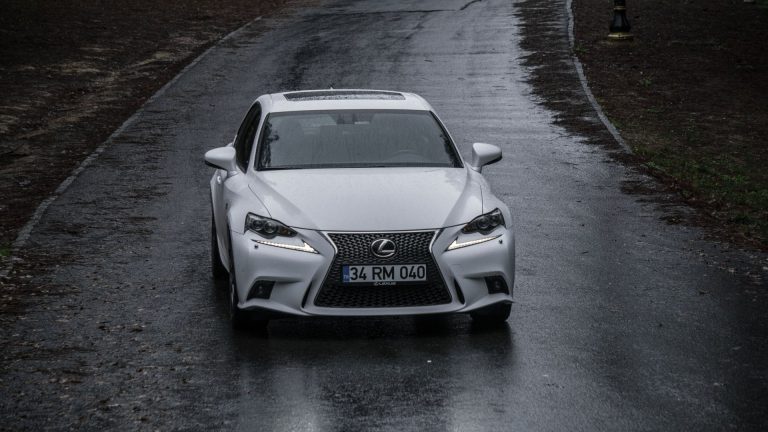 Lexus IS 300h : avis, fiabilité et consommation réelle