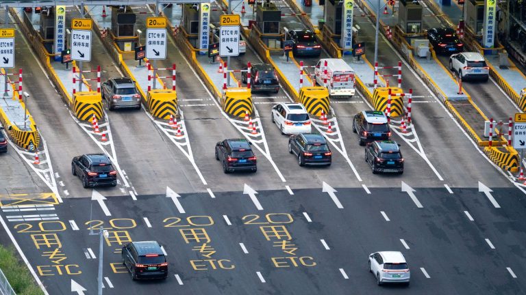 Télépéage poids lourds : spécificités et obligations des transporteurs