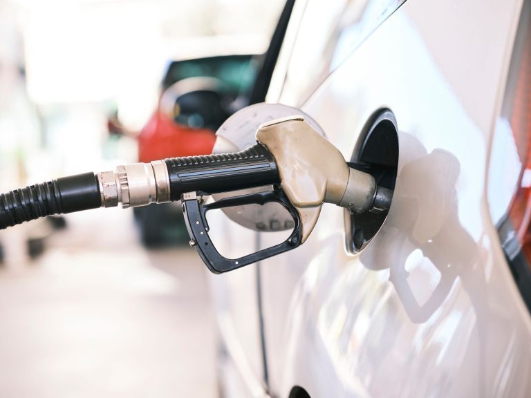 Comment payer moins cher son carburant sans changer de voiture ?