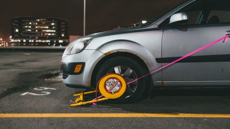 Photographier un véhicule en infraction : droits et limites